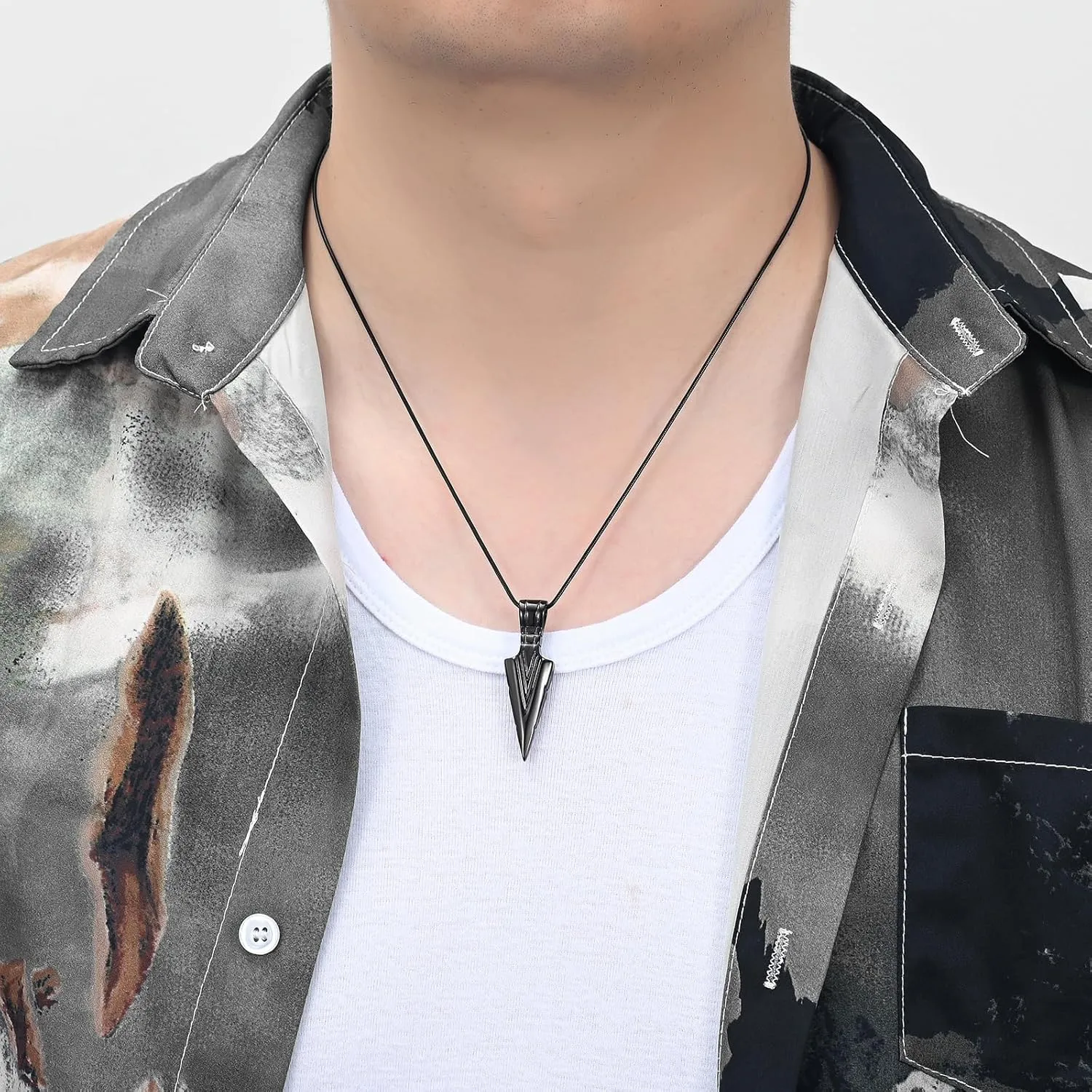Hearbeingt Urn Necklace for Men Arrowhead Cremation Jewelry for Ashes Memorial Lockets Keepsakes Pendant for Women Men Memory Gift